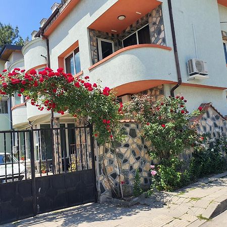Апартамент За Гости "Момчил" Sofia Esterno foto